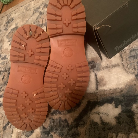 Woman’s timberland Waterville boots - Picture 2 of 9